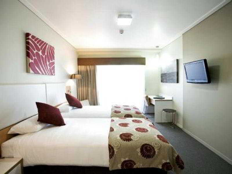 Grand Hotel And Apartments Townsville Room photo