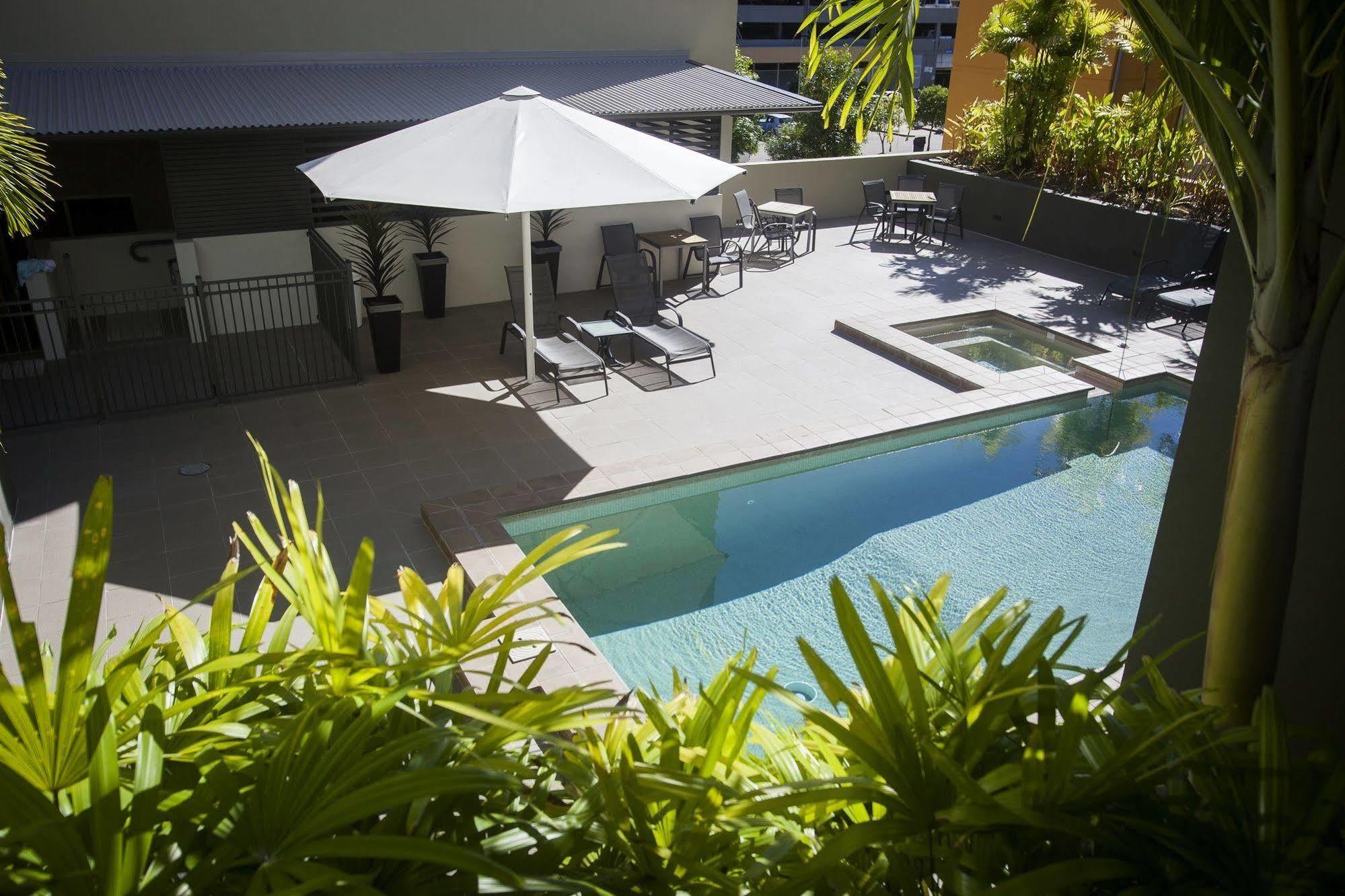 Grand Hotel And Apartments Townsville Exterior photo